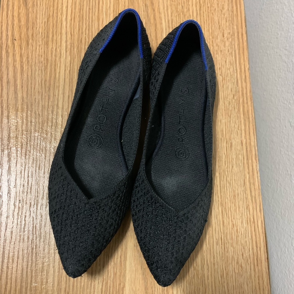 Rothys. Black honeycomb - the point- size 8W